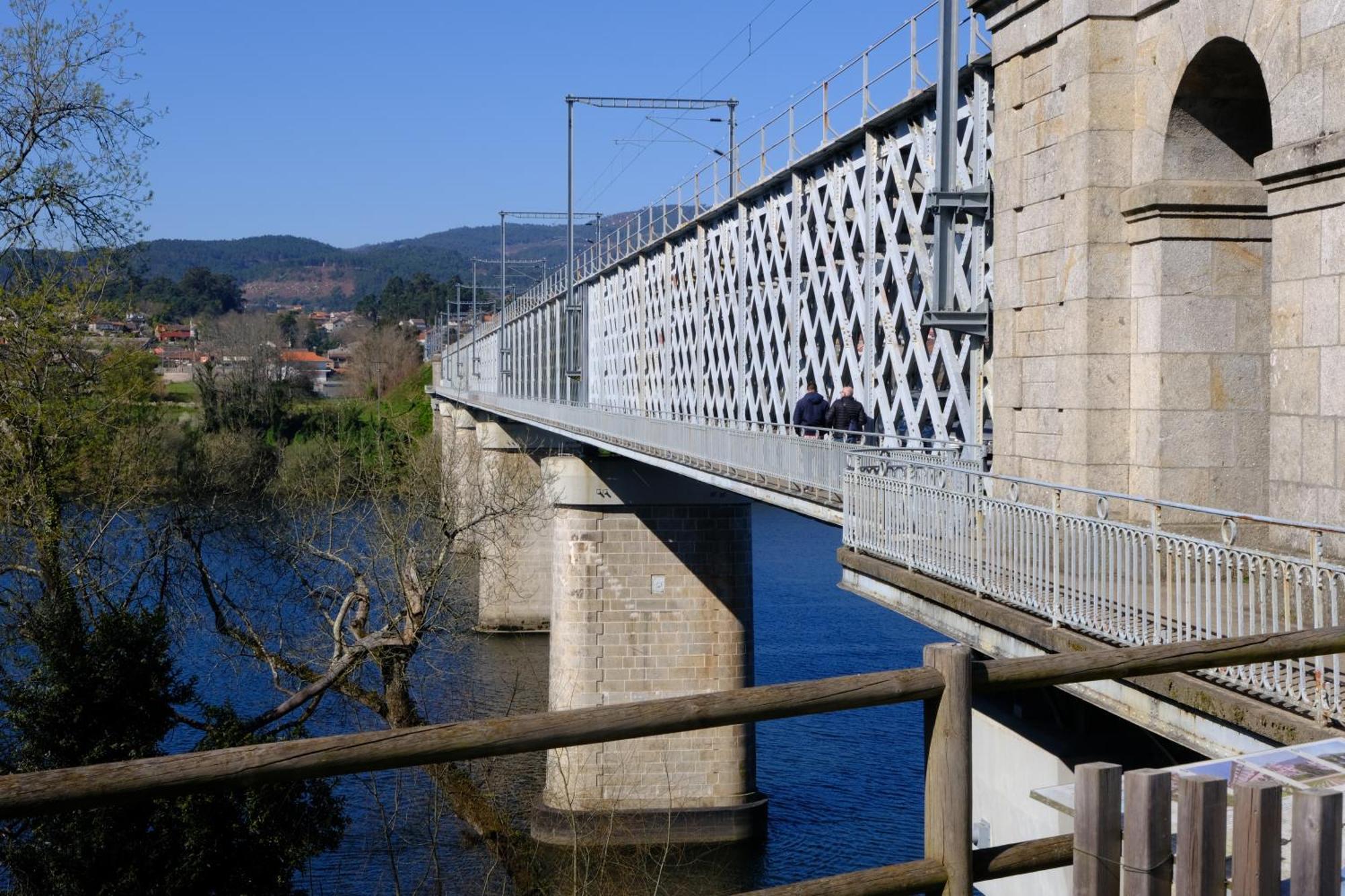 Casita A Estrenar En Finca Con Rio Proxima A Tui, Gondomar Y Portugal. Buitenkant foto