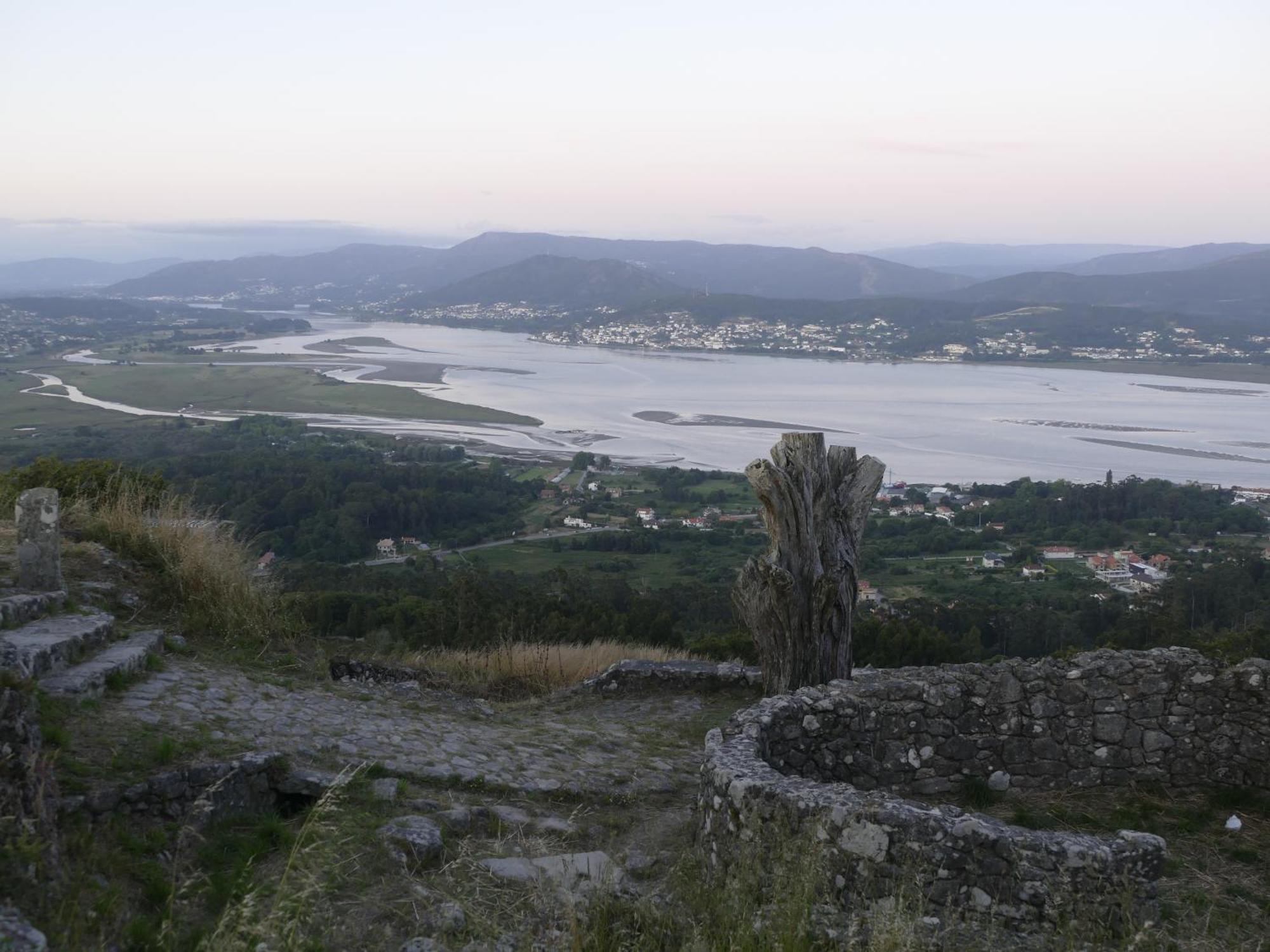 Casita A Estrenar En Finca Con Rio Proxima A Tui, Gondomar Y Portugal. Buitenkant foto