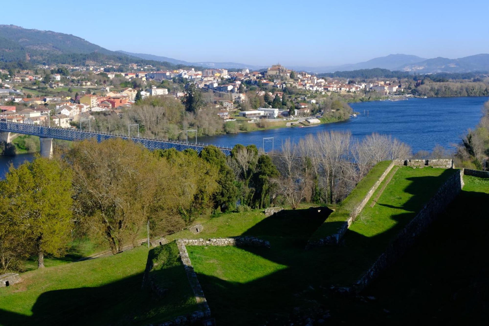 Casita A Estrenar En Finca Con Rio Proxima A Tui, Gondomar Y Portugal. Buitenkant foto